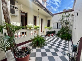 Foto 2 de Casa estilo Italiano en venta - Primera Junta 2100 - Patio y terraza
