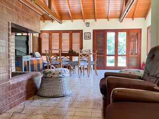 Foto 3 de Residencia 5 ambientes sobre parcela de 1600 m² en la mejor zona del Bosque de Peralta Ramos