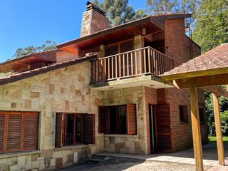 Foto 2 de Residencia 5 ambientes sobre parcela de 1600 m² en la mejor zona del Bosque de Peralta Ramos