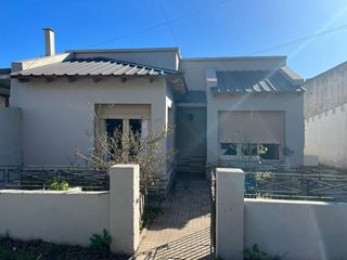 Foto 2 de Casa en venta - 2 Dormitorios 1 Baño - 214Mts2 - Verónica, Punta Indio
