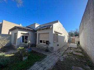 Foto 1 de Casa en venta - 2 Dormitorios 1 Baño - 214Mts2 - Verónica, Punta Indio