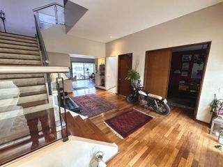 Foto 2 de Casa en Venta con 5 Dormitorios en Santa Barbara