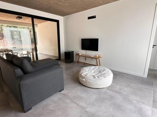 Foto 1 de ALQUILER TEMPORAL, CASA, COSTA ESMERALDA, BARRIO SENDEROS IV, LOTE al 200, 5 AMBIENTES