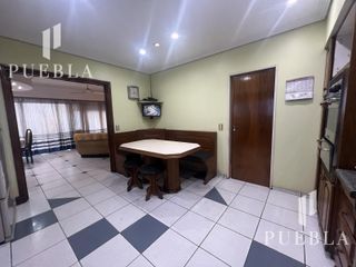 Foto 18 de VENTA CASA 5 AMBIENTES EN  BANFIELD CON COCHERAS JARDIN Y QUINCHO