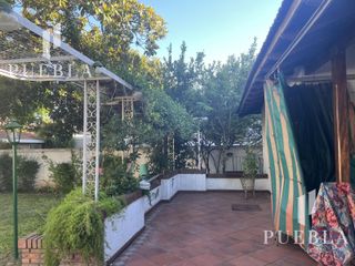 Foto 34 de VENTA CASA 5 AMBIENTES EN  BANFIELD CON COCHERAS JARDIN Y QUINCHO