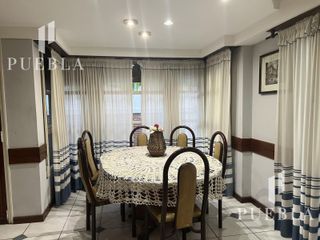 Foto 6 de VENTA CASA 5 AMBIENTES EN  BANFIELD CON COCHERAS JARDIN Y QUINCHO