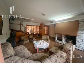 Foto 13 de VENTA CASA 5 AMBIENTES EN  BANFIELD CON COCHERAS JARDIN Y QUINCHO
