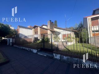 Foto 37 de VENTA CASA 5 AMBIENTES EN  BANFIELD CON COCHERAS JARDIN Y QUINCHO