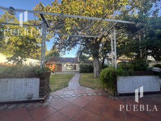 Foto 31 de VENTA CASA 5 AMBIENTES EN  BANFIELD CON COCHERAS JARDIN Y QUINCHO