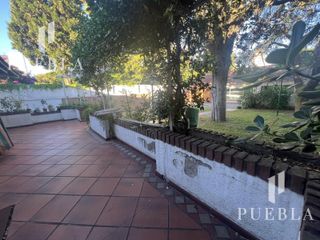 Foto 33 de VENTA CASA 5 AMBIENTES EN  BANFIELD CON COCHERAS JARDIN Y QUINCHO