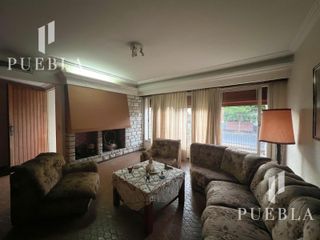 Foto 9 de VENTA CASA 5 AMBIENTES EN  BANFIELD CON COCHERAS JARDIN Y QUINCHO
