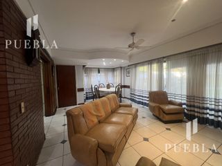 Foto 15 de VENTA CASA 5 AMBIENTES EN  BANFIELD CON COCHERAS JARDIN Y QUINCHO