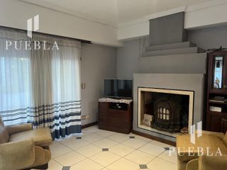Foto 5 de VENTA CASA 5 AMBIENTES EN  BANFIELD CON COCHERAS JARDIN Y QUINCHO