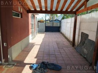 Foto 7 de Venta / Casa Amoblada con Pileta / Permuta / Apto Crédito / De Vicenzo Grande