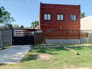 Foto 1 de Venta / Casa Amoblada con Pileta / Permuta / Apto Crédito / De Vicenzo Grande