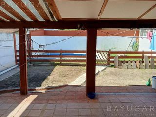 Foto 4 de Venta / Casa Amoblada con Pileta / Permuta / Apto Crédito / De Vicenzo Grande