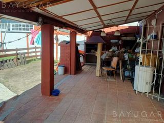 Foto 6 de Venta / Casa Amoblada con Pileta / Permuta / Apto Crédito / De Vicenzo Grande