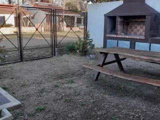 Foto 1 de Casa en venta - 2 Dormitorios 1 Baño - Cochera - 220Mts2 - Las Toninas