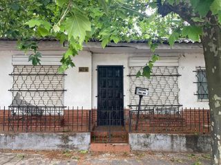 Foto 1 de Casa en venta - 4 Dormitorios 2 Baños - Cochera - 172Mts2 - Bernal Oeste, Quilmes