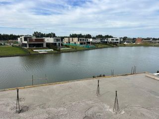 Foto 3 de ACEPTA FINANCIACION!! Casa al agua Carpinchos Nordelta