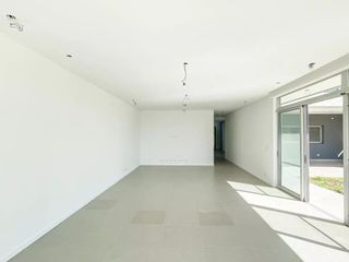 Foto 5 de Venta Excelente Casa  con Bajada Directa Al Rio San Juan Villanueva Tigre