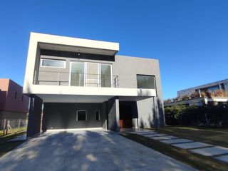 Foto 2 de Venta Excelente Casa  con Bajada Directa Al Rio San Juan Villanueva Tigre