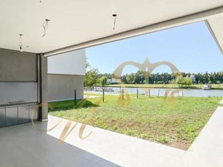 Foto 1 de Venta Excelente Casa  con Bajada Directa Al Rio San Juan Villanueva Tigre