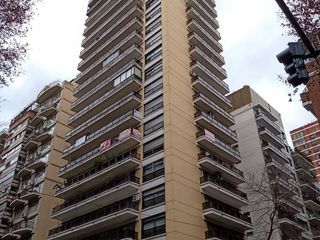 Foto 1 de Venta Departamento 5 Ambientes Dependencias Cochera Baulera en Recoleta