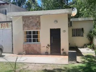 Foto 1 de Casa en venta - 4 Dormitorios 2 Baños - Cochera - 400Mts2 - Las Toninas