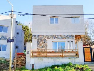 Foto 2 de Casa en venta - 4 Dormitorios 4 Baños - Cocheras - 415Mts2 - Tandil