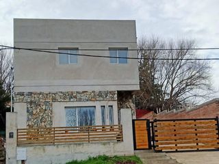 Foto 1 de Casa en venta - 4 Dormitorios 4 Baños - Cocheras - 415Mts2 - Tandil