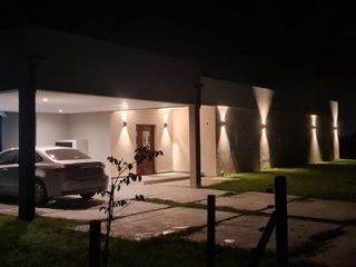 Foto 3 de Casa en venta - 3 Dormitorios 3 Baños - Cocheras - 2.125Mts2 - Poblet, La Plata