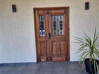 Foto 4 de Casa en venta - 3 Dormitorios 3 Baños - Cocheras - 2.125Mts2 - Poblet, La Plata