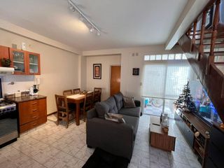 Foto 1 de VENTA PH LANUS OESTE LUMINOSO