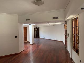 Foto 9 de Divina Casa de 400m2 - 4 Dormitorios - 2 Cocheras - Pileta y Quincho con Parrilla