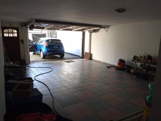 Foto 30 de Divina Casa de 400m2 - 4 Dormitorios - 2 Cocheras - Pileta y Quincho con Parrilla