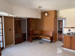 Foto 15 de Divina Casa de 400m2 - 4 Dormitorios - 2 Cocheras - Pileta y Quincho con Parrilla
