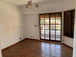 Foto 21 de Divina Casa de 400m2 - 4 Dormitorios - 2 Cocheras - Pileta y Quincho con Parrilla