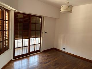 Foto 18 de Divina Casa de 400m2 - 4 Dormitorios - 2 Cocheras - Pileta y Quincho con Parrilla