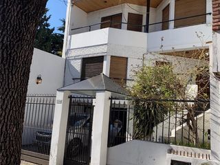Foto 3 de Divina Casa de 400m2 - 4 Dormitorios - 2 Cocheras - Pileta y Quincho con Parrilla