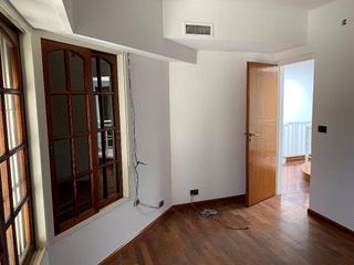 Foto 17 de Divina Casa de 400m2 - 4 Dormitorios - 2 Cocheras - Pileta y Quincho con Parrilla