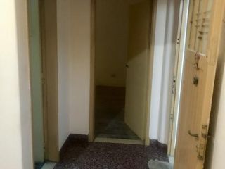 Foto 3 de Muy buen 2 amb sin expensas a mts de líneas de colectivos!!!
