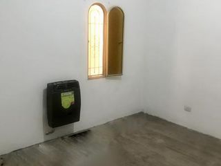 Foto 8 de Muy buen 2 amb sin expensas a mts de líneas de colectivos!!!