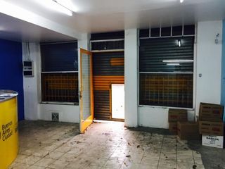 Foto 6 de Excelente local, a 1/2 cuadra de Avenida Rivadavia Oportunid