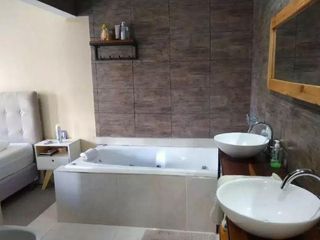 Foto 12 de Casa en venta - 2 dormitorios 1 baño - cochera - 300mts2 - Barrio Gambier