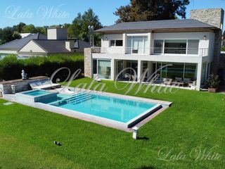 Foto 1 de Casa en venta en Saint Thomas Este Canning