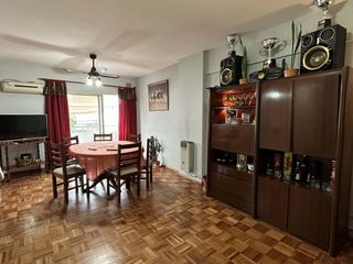 Foto 1 de Amplio departamento céntrico - Permuto por casa en Pueblo Belgrano o U. Oeste