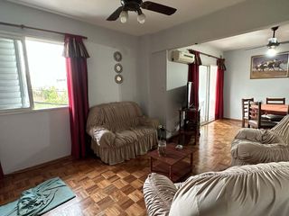 Foto 6 de Amplio departamento céntrico - Permuto por casa en Pueblo Belgrano o U. Oeste