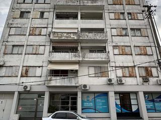 Foto 18 de Amplio departamento céntrico - Permuto por casa en Pueblo Belgrano o U. Oeste