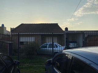 Foto 3 de Casa en venta - 3 dormitorios 2 baños 1 cochera - 100mts2 - Los Hornos